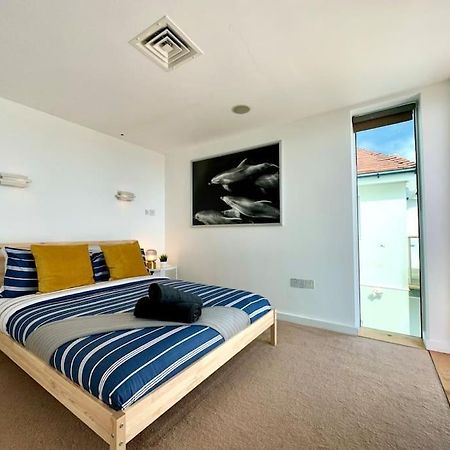 Stunning Panoramic Sea View Beach Location - Sleeps Up To 4 People - Free Parking - The Best Beach! - Great Location - Fast Wifi - Smart Tv - Newly Decorated - Sleeps Up To 4! Close To Bournemouth & Poole Town Centre & Sandbanks Экстерьер фото