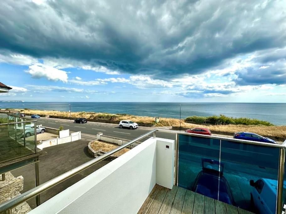Stunning Panoramic Sea View Beach Location - Sleeps Up To 4 People - Free Parking - The Best Beach! - Great Location - Fast Wifi - Smart Tv - Newly Decorated - Sleeps Up To 4! Close To Bournemouth & Poole Town Centre & Sandbanks Экстерьер фото