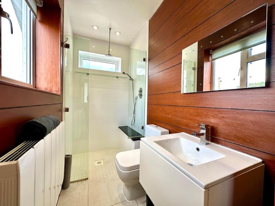 Stunning Panoramic Sea View Beach Location - Sleeps Up To 4 People - Free Parking - The Best Beach! - Great Location - Fast Wifi - Smart Tv - Newly Decorated - Sleeps Up To 4! Close To Bournemouth & Poole Town Centre & Sandbanks Экстерьер фото